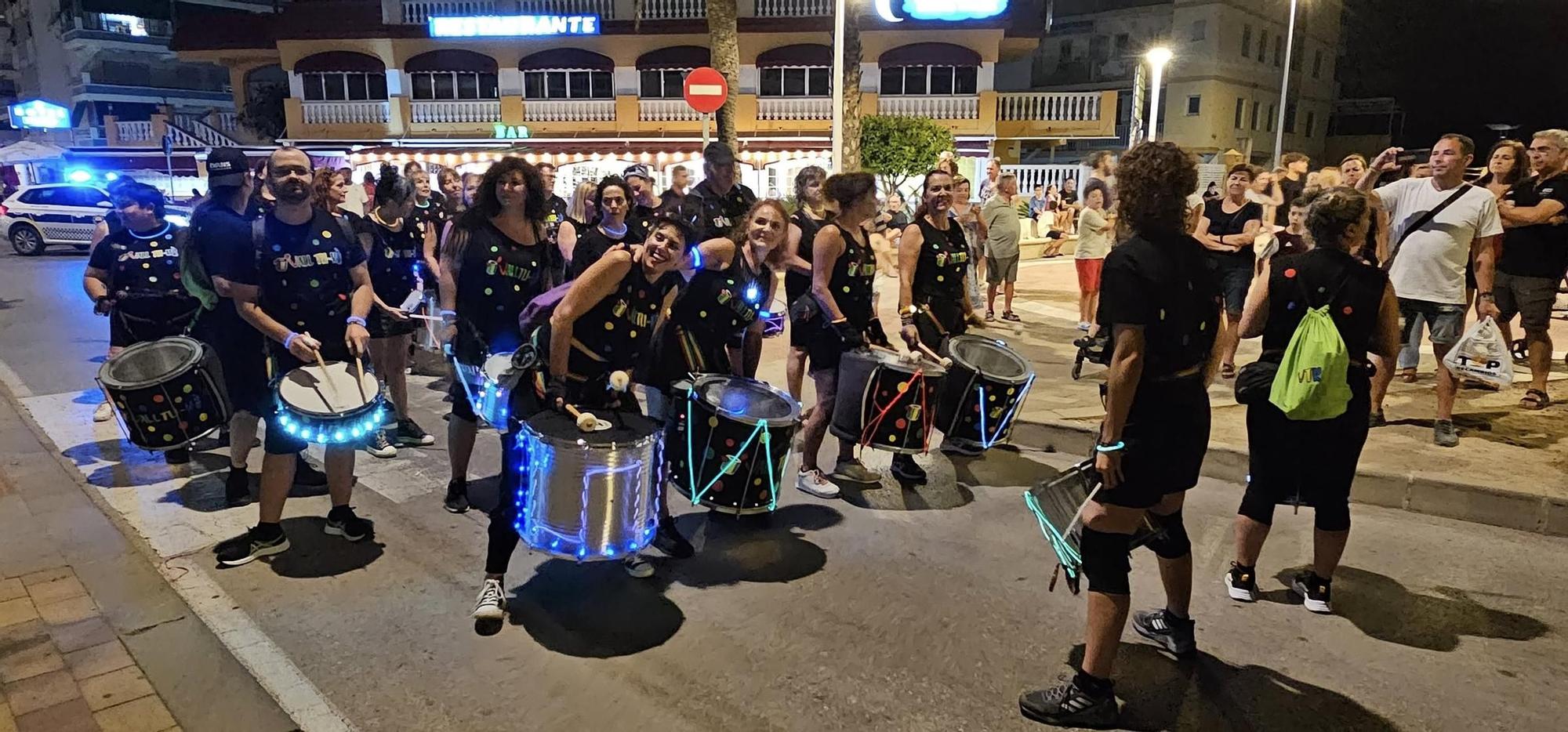 Así fue la noche de Sant Joan en la playa de Tavernes de la Valldigna