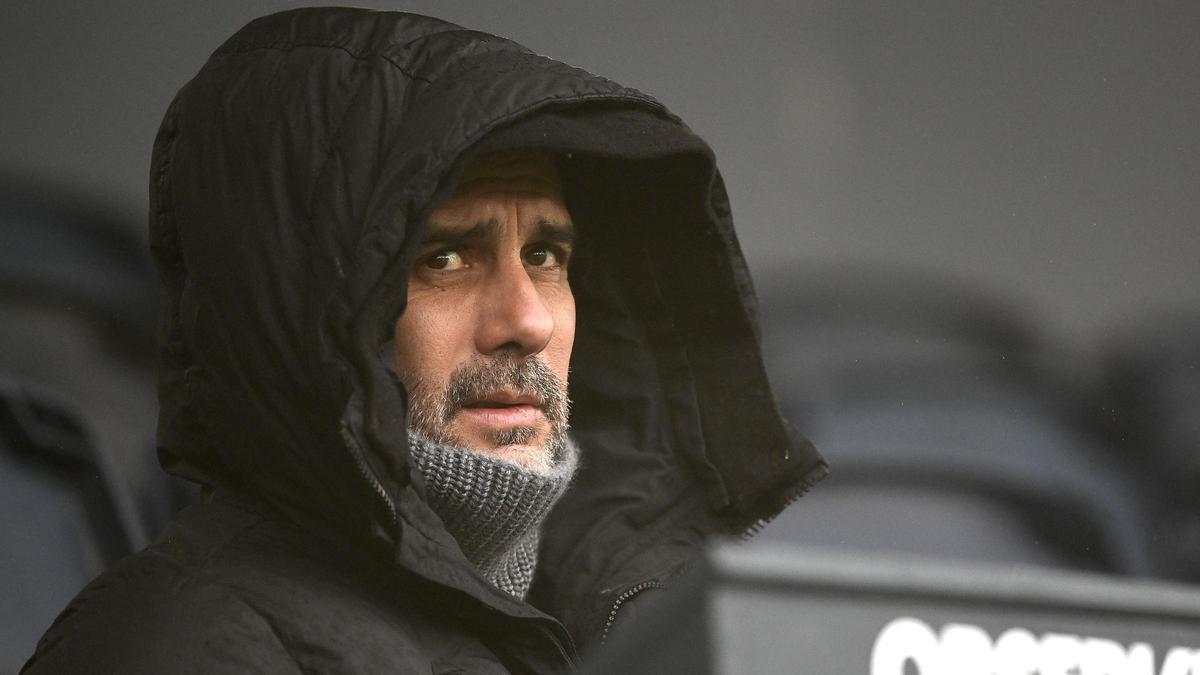 Pep Guardiola, el técnico del Manchester City, duranet el duelo ante el Luton Town.