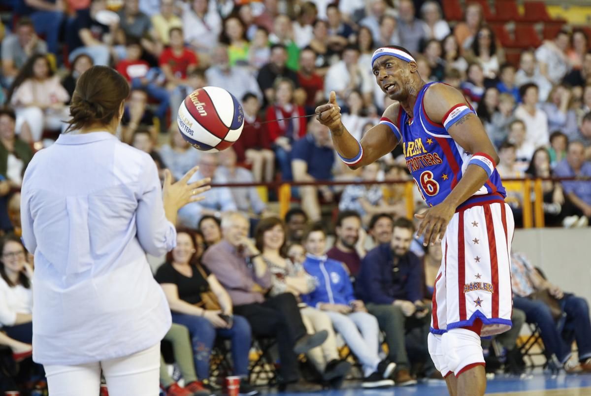 Los Globetrotters dan espectáculo en Vista Alegre