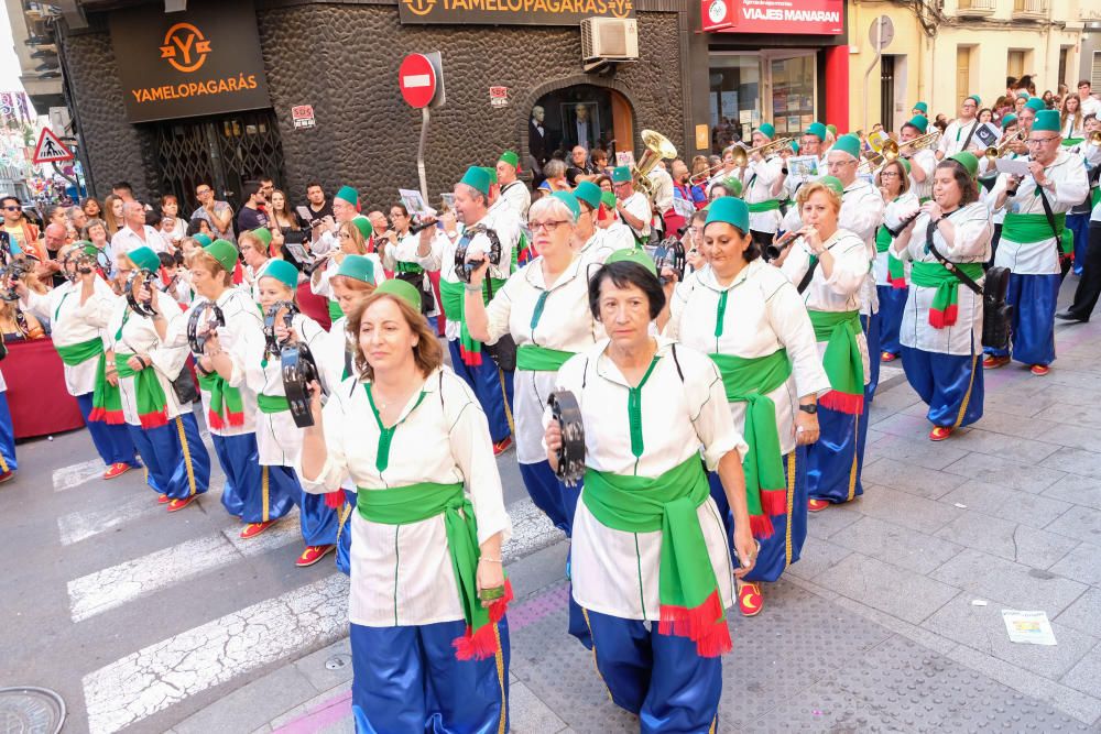 El boato de los Moros Marroquíes se cerró con los guardianes de la maga encerrados y el ejército de camellos.