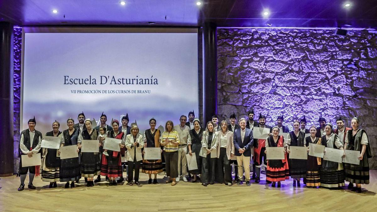 Acto de clausura del tercer curso de la Escuela de Asturianía