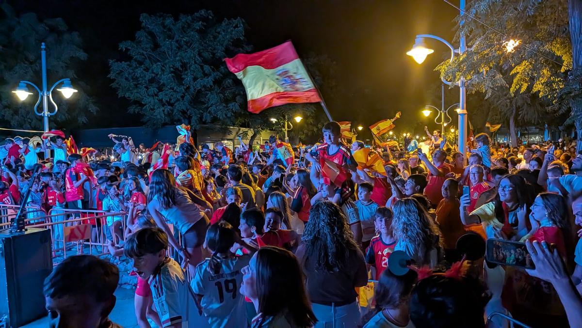 Así vive la provincia de Córdoba la final del Mundial: pantallas en las plazas y miles de aficionados Así vive la provincia de Córdoba la final del Mundial: pantallas en las plazas y miles de aficionados