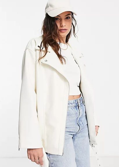 Chaqueta biker larga blanca extragrande de tejido efecto cuero de ASOS DESIGN