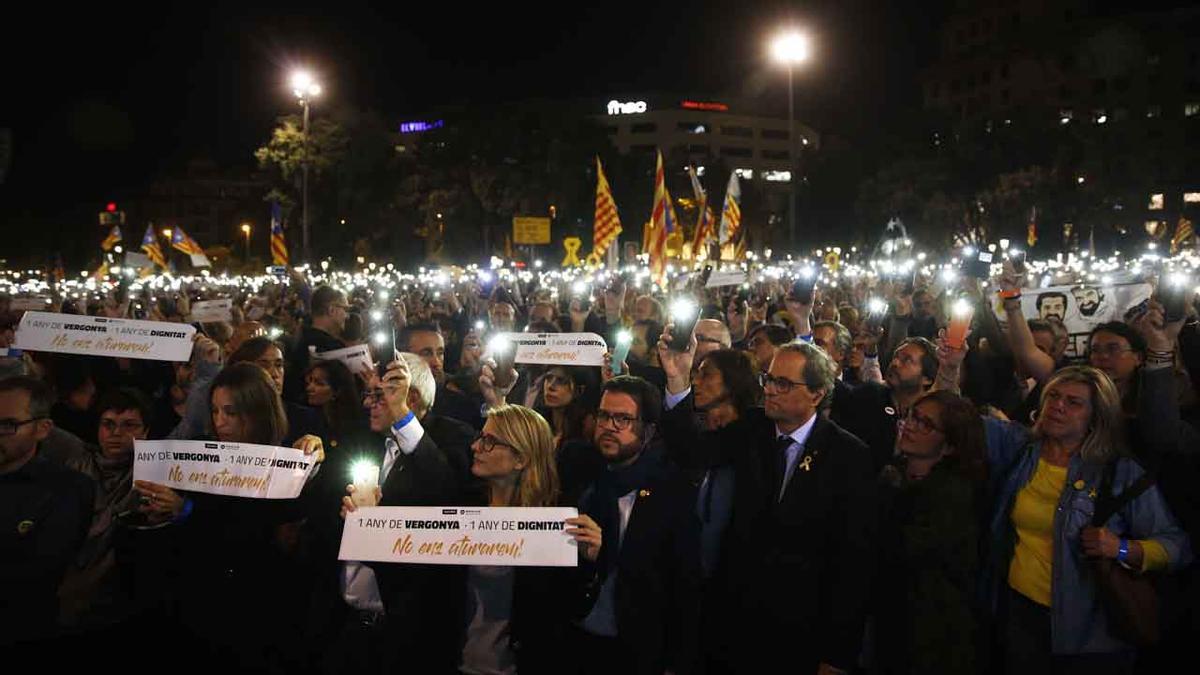 Unas 10.000 personas se han concentrado por los Jordis en el aniversario de su prisión preventiva.