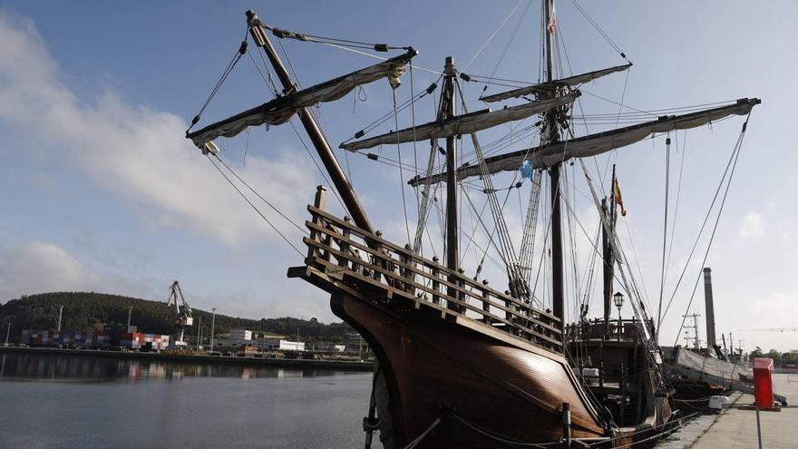 El viaje de Cristóbal Colón a América comienza en la ría de Avilés: una espectacular réplica de la nao Santa María, en el muelle del Niemeyer