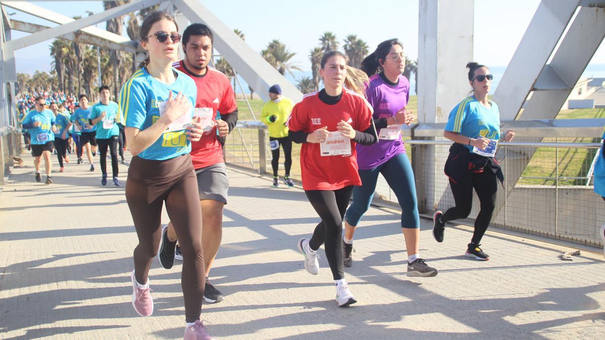 Carrera Unirun 2023 en Barcelona. Búscate en las fotos