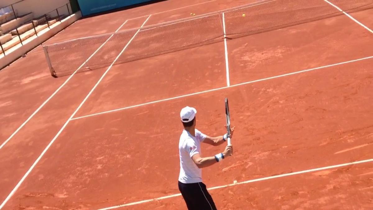 Djokovic se entrenó este lunes en Puente Romano.