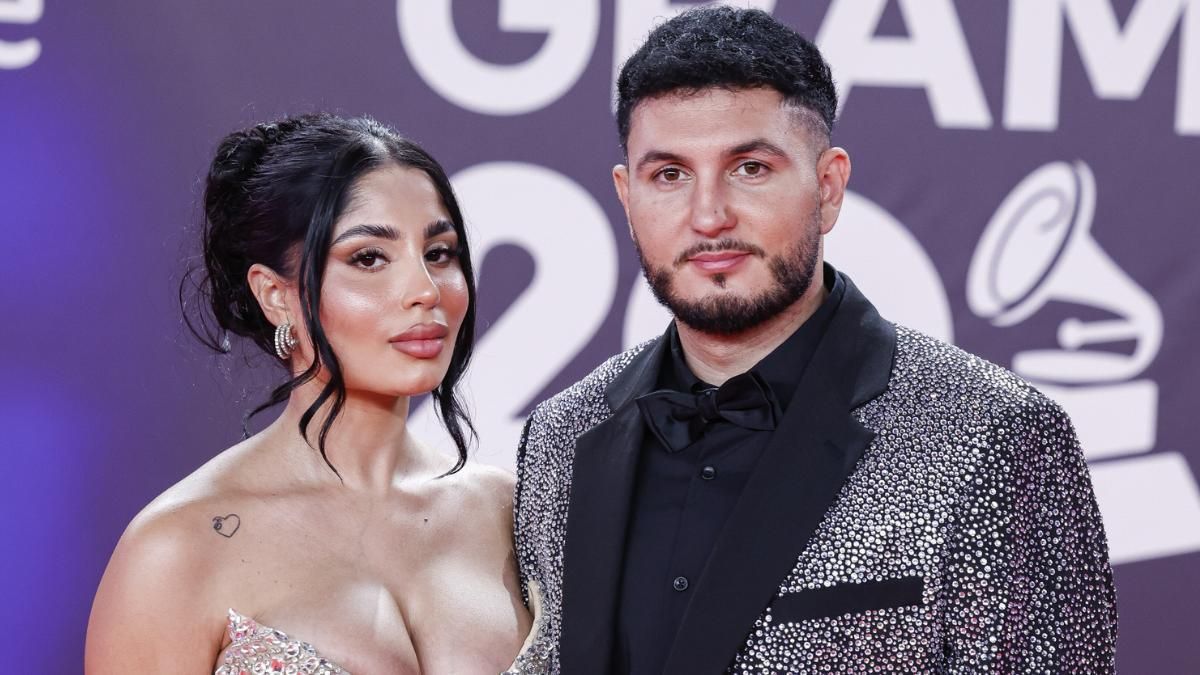 OmarMontes y su novia Lola Romero en los Grammy 2023 - 1