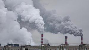 Chimeneas de una planta industrial.