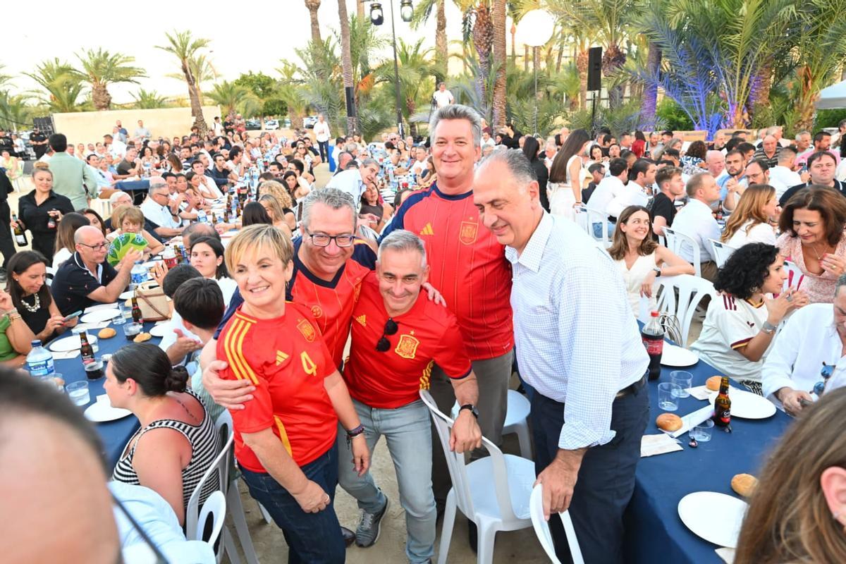 El PP convierte Elche en el escaparate del apoyo de Alicante a Juanfran Pérez Llorca ante Génova