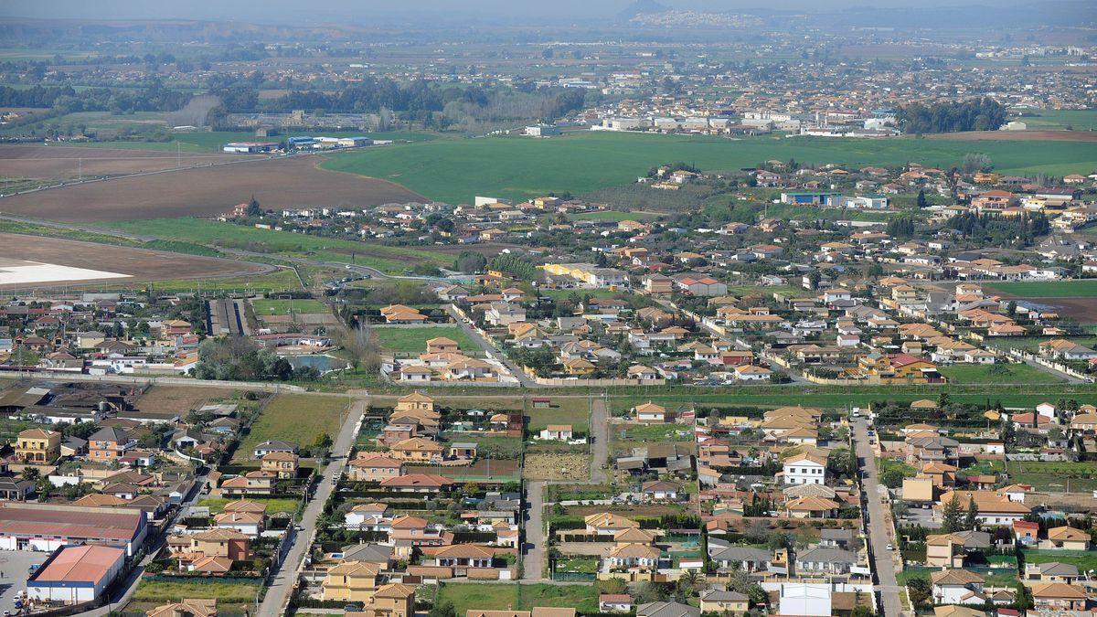 Vista aérea de viviendas de parcelaciones en la zona oeste de Córdoba.