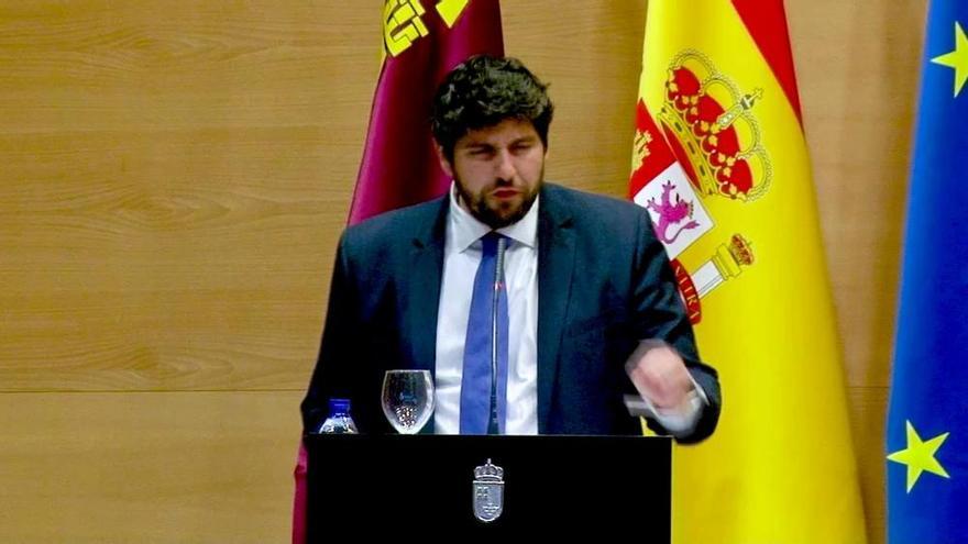 López Miras pide &quot;defender la Constitución ante quienes quieren romper España&quot;