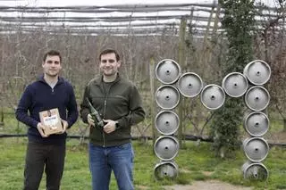 Pau i Guillem Frigola, propietaris de Mooma, i els seus productes