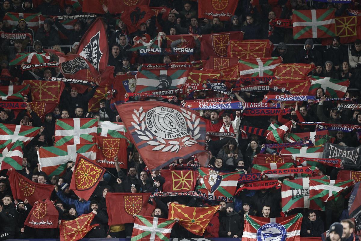 El fondo sur de El Sadar, durante un partido de Osasuna.