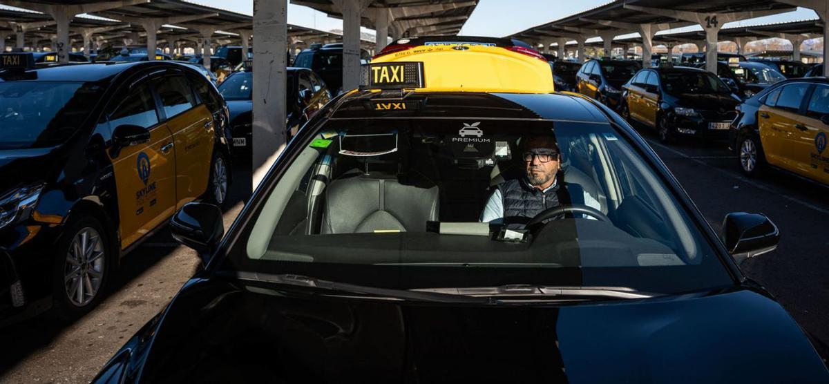 Un de cada deu viatges amb taxi, un milió l’any, s’abona amb preu tancat