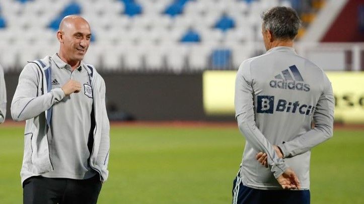 Rubiales charla con Luis Enrique en el entrenamiento de este martes.