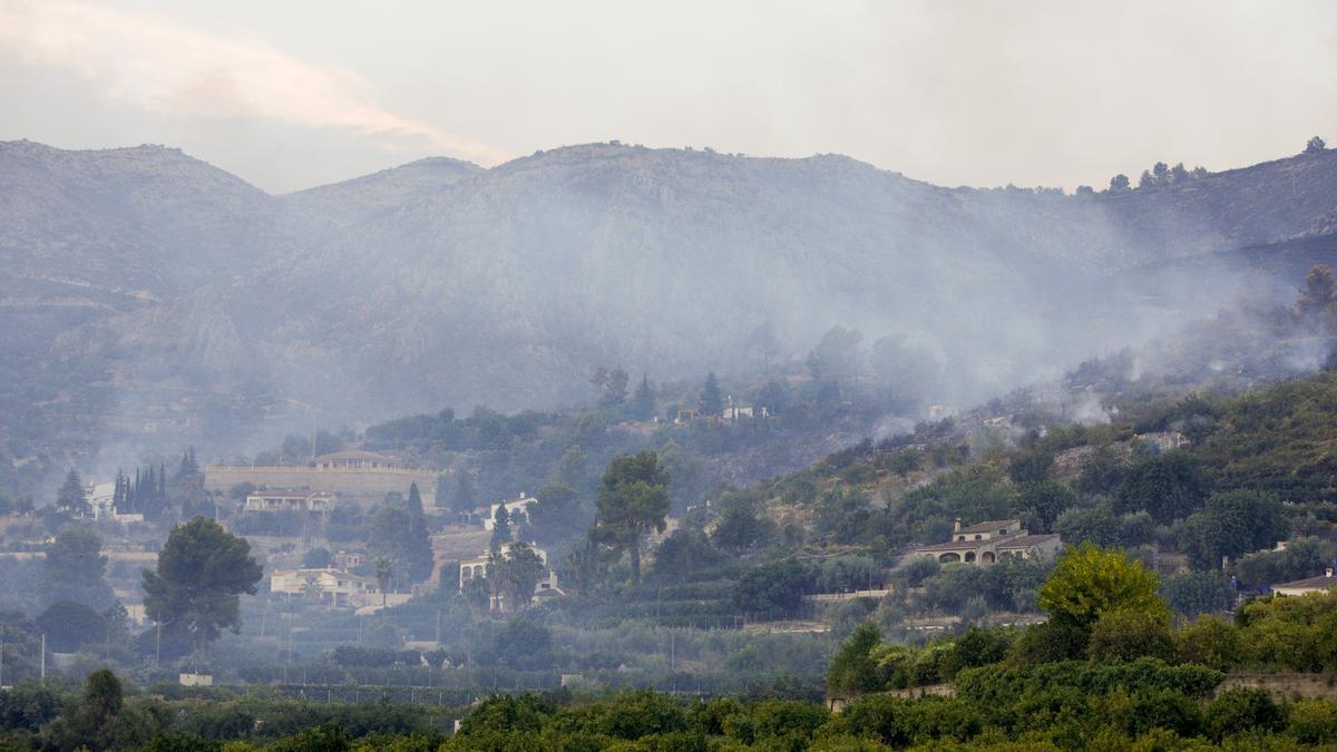 No hay llamas en ningún frente del incendio de la Vall d&#039;Ebo (Alicante)