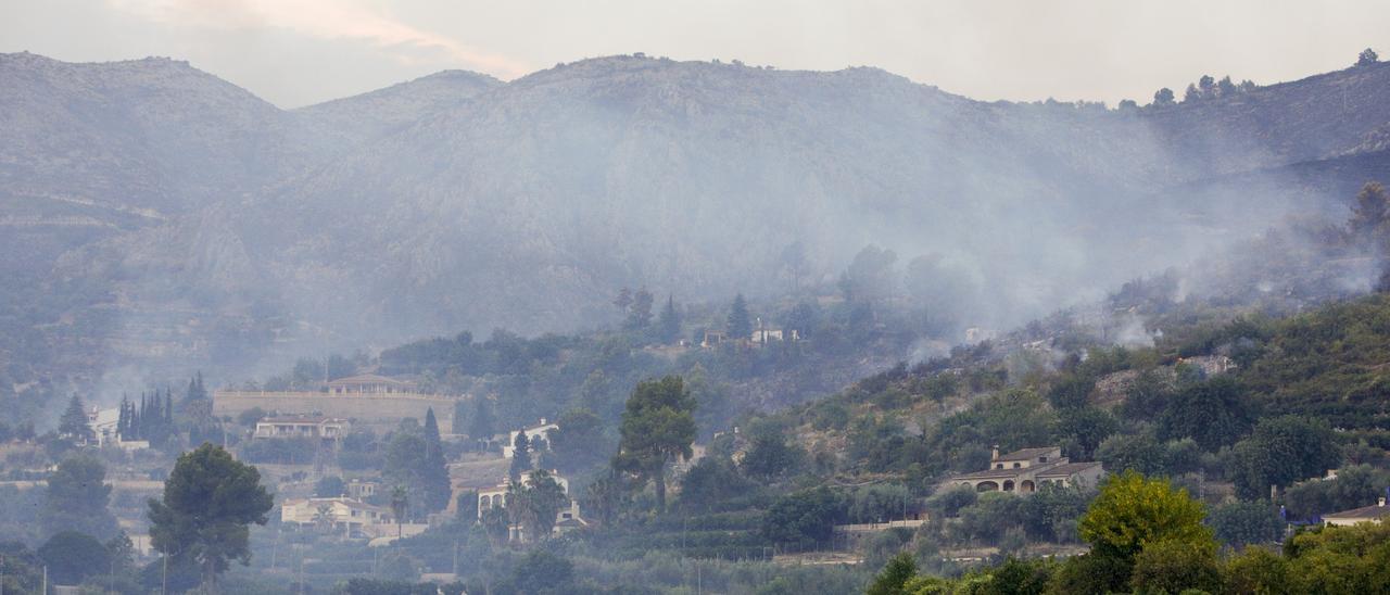 No hay llamas en ningún frente del incendio de la Vall d&#039;Ebo (Alicante)