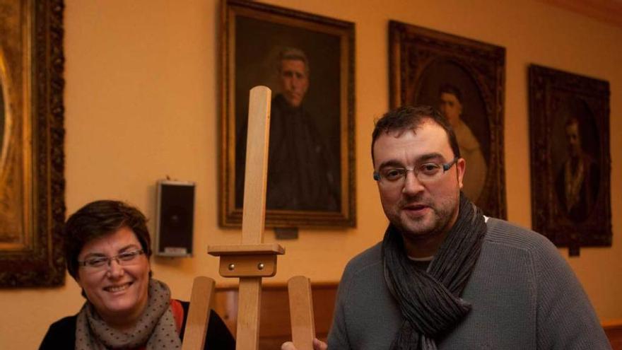 Carmen Sanjurjo y Adrián Barbón, con el cartel de las jornadas.