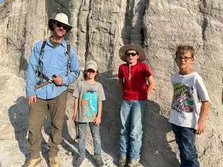 Unos niños descubren en EEUU los restos de un 'T. rex' adolescente que podría "reescribir la historia" de los dinosaurios