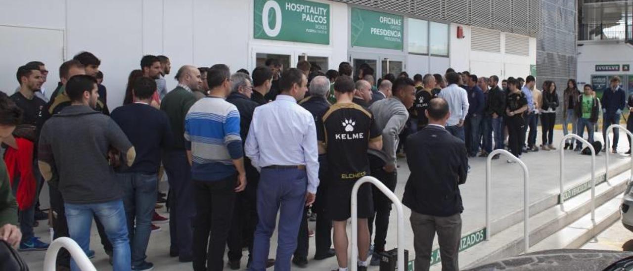 El Elche prescinde de 50 trabajadores