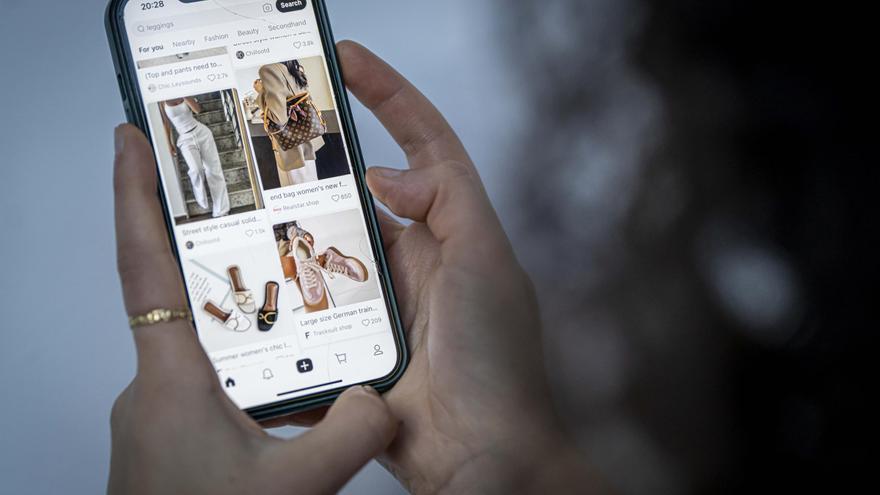 El orgullo de comprar imitaciones: la generación Z redefine el lujo en Instagram