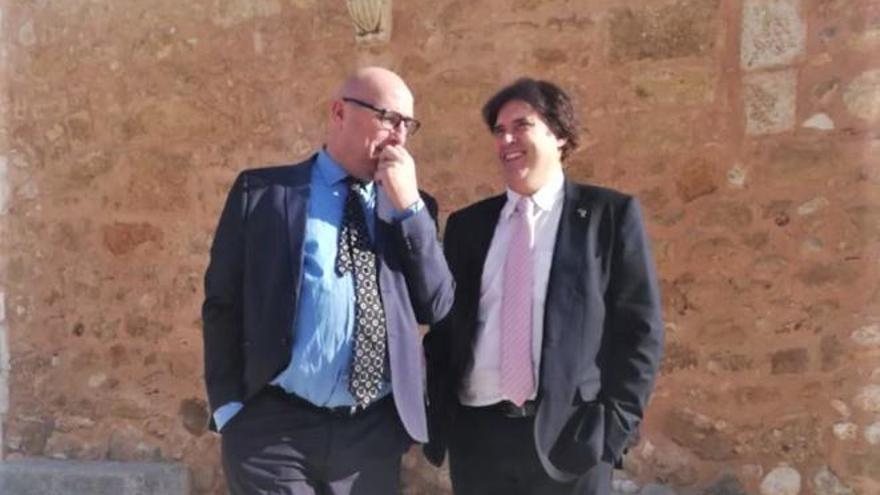 Ferran Roquer i Pere Vila durant la visita a Borrassà.