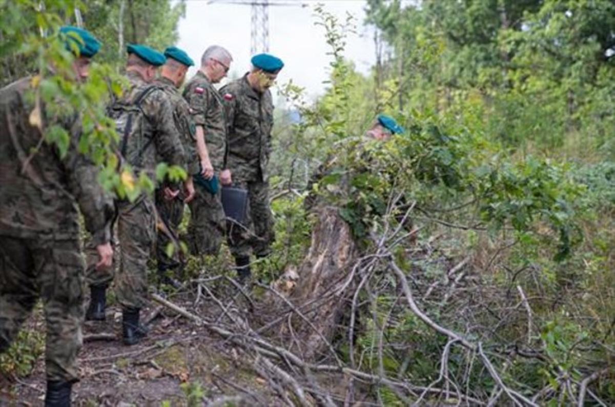 Inspecció 8 Un grup de militars polonesos rastregen la zona on es creu que s’amaga un tren amb or.