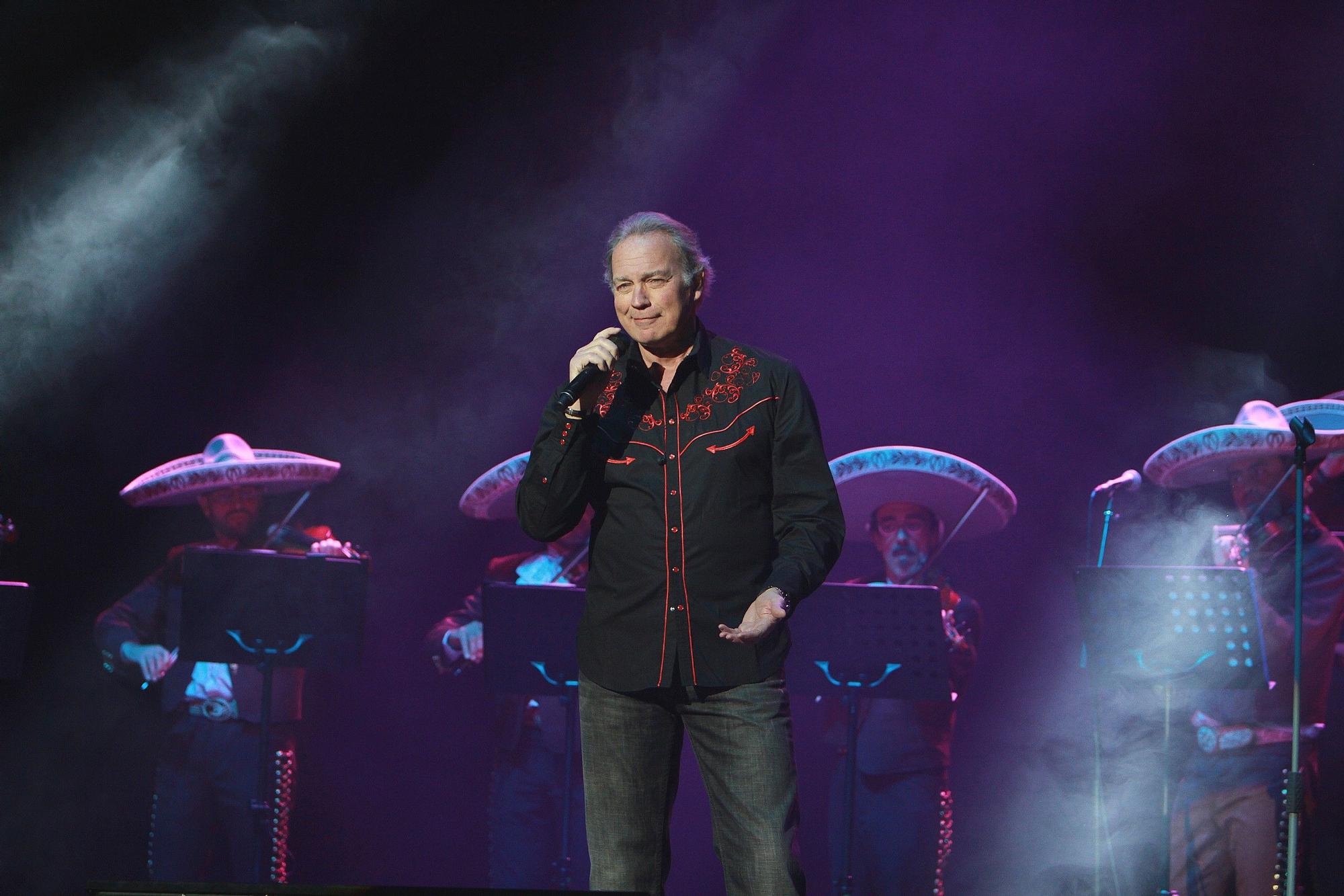 Bertín Osborne durante un concierto en 2020 en Orense.