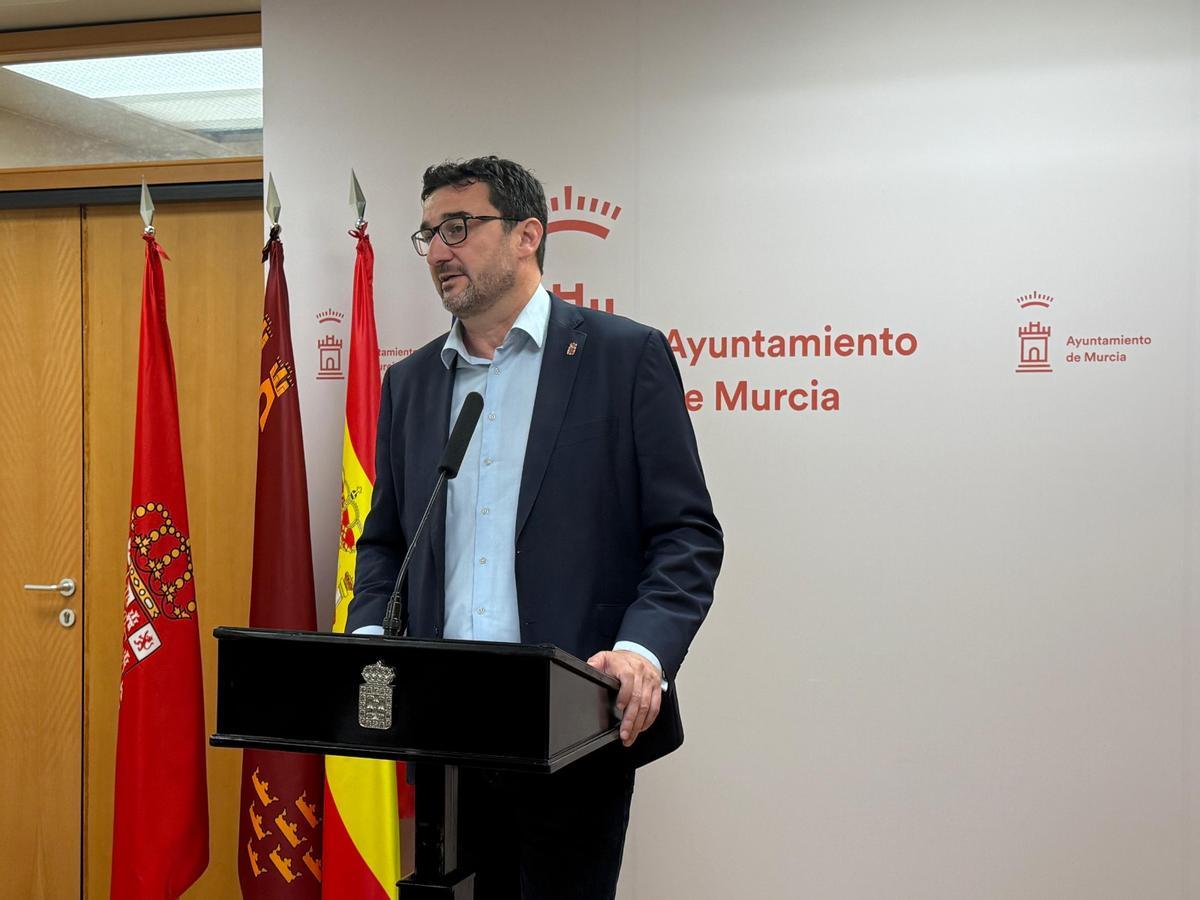 El portavoz del Grupo Municipal Socialista, Ginés Ruiz Maciá, presentó la moción este miércoles en rueda de prensa.
