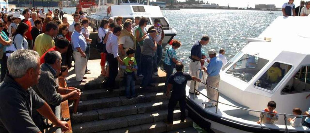 Catamaranes en el muelle de pasajeros de Vilagarcía. // Iñaki Abella