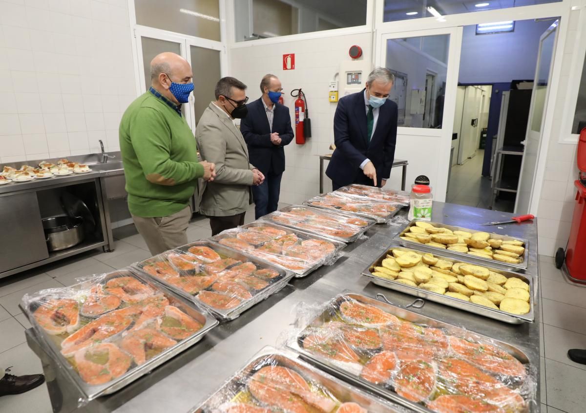 EL PERIÓDICO DE ARAGÓN entrega sus 150 roscones en el Día de San Valero y acerca la tradición a los comedores sociales