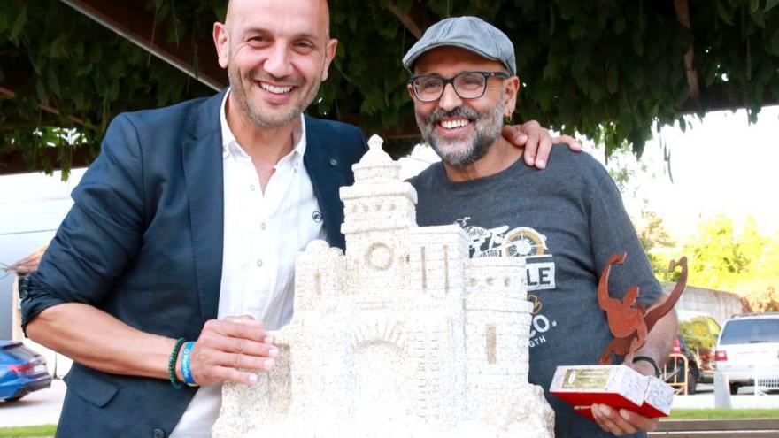 Juan Vázquez gana el certamen de talla en piedra de Porriño