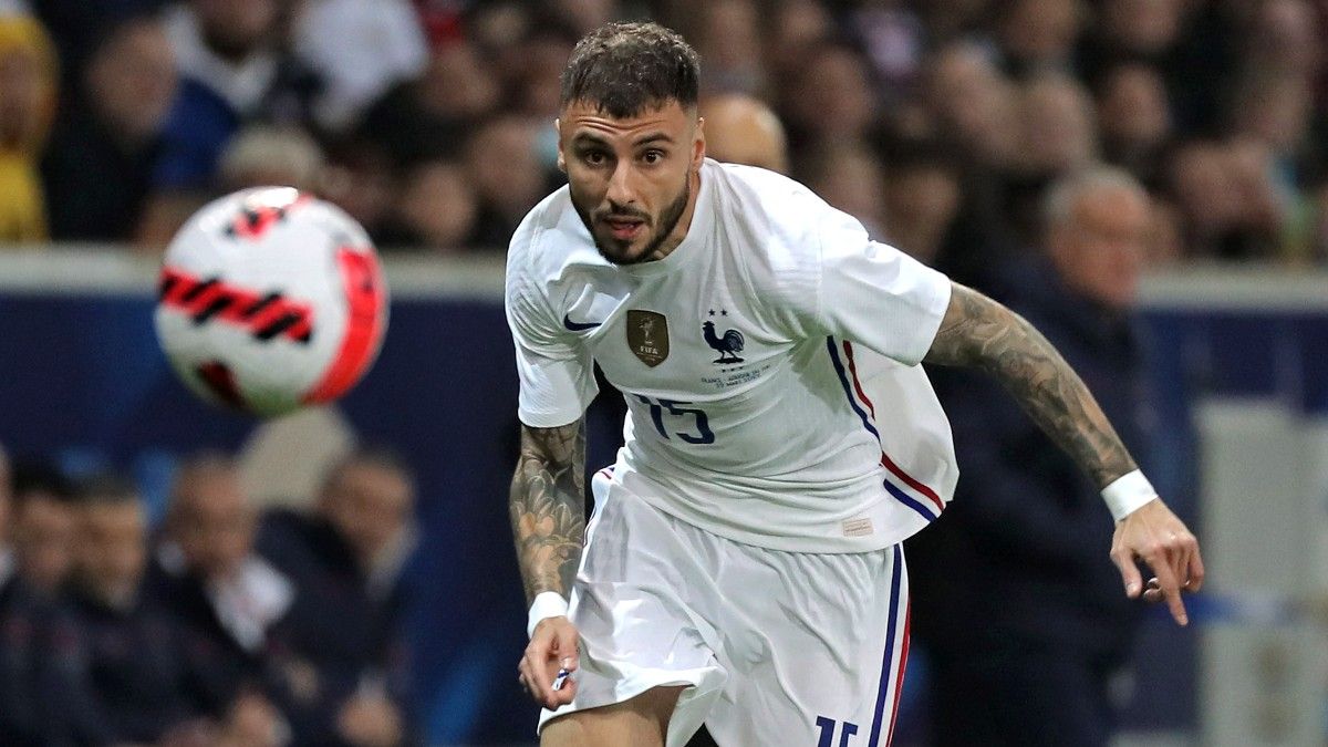 Jonathan Clauss, jugador del Lens, durante un partido con la selección francesa