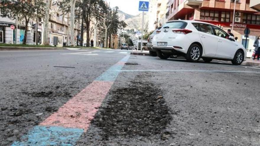 El asfalto de Los Andenes se deshace en un tramo ejecutado hace solo 4 meses