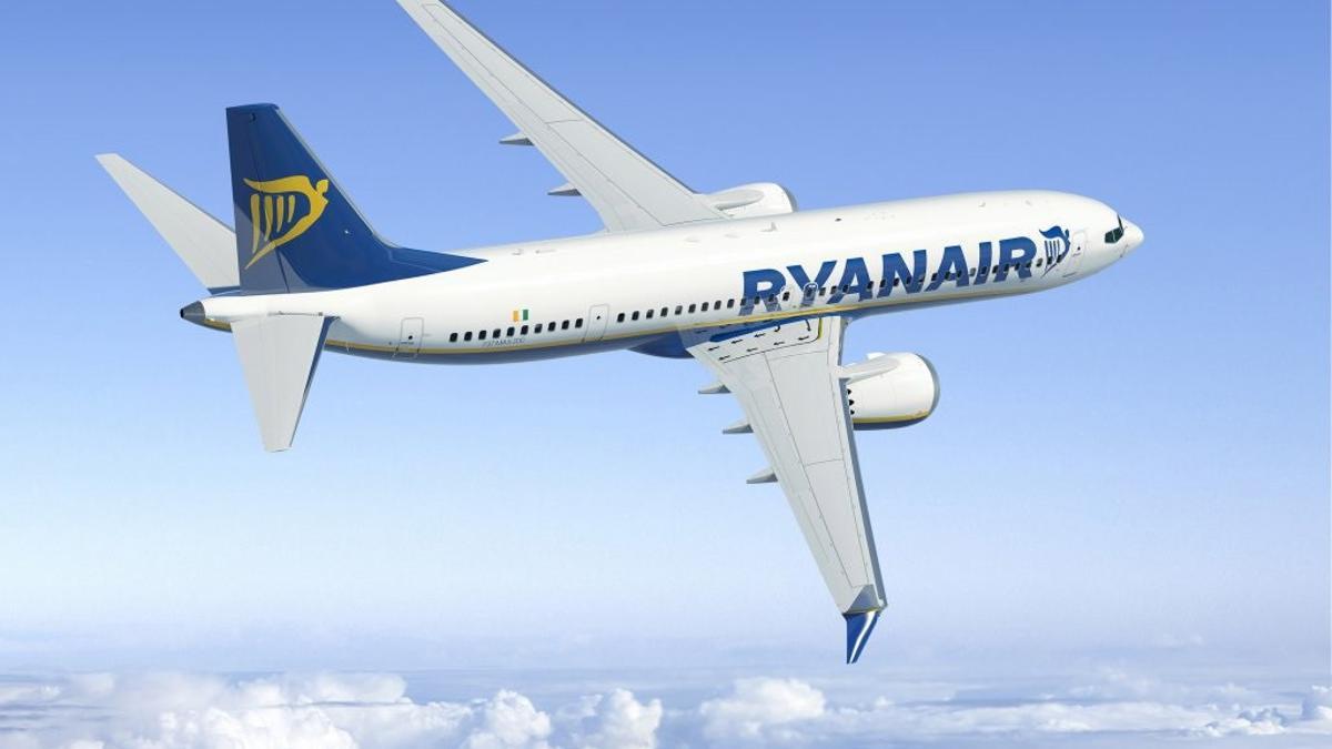 Archivo - Avión de Ryanair