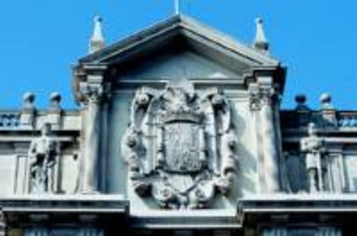 Imatge de l’escut franquista de la Capitania General de Barcelona. Imatge de l’escut franquista de la Capitania General de Barcelona.