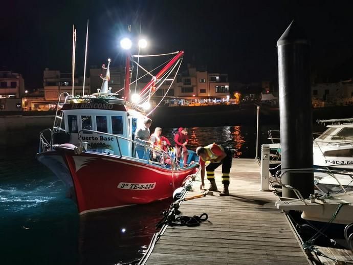 Búsqueda de un hombre en la playa de Guayedra