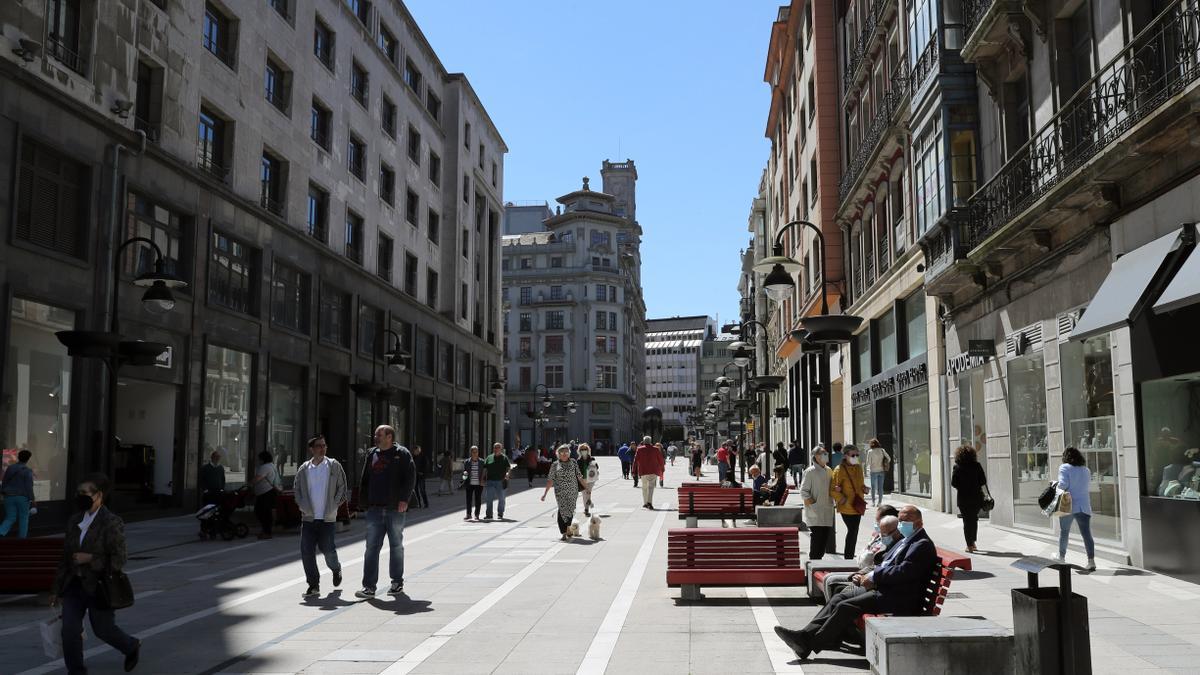 Vista de la calle Pelayo, en el cento de Oviedo. EFE/J.L.Cereijido.