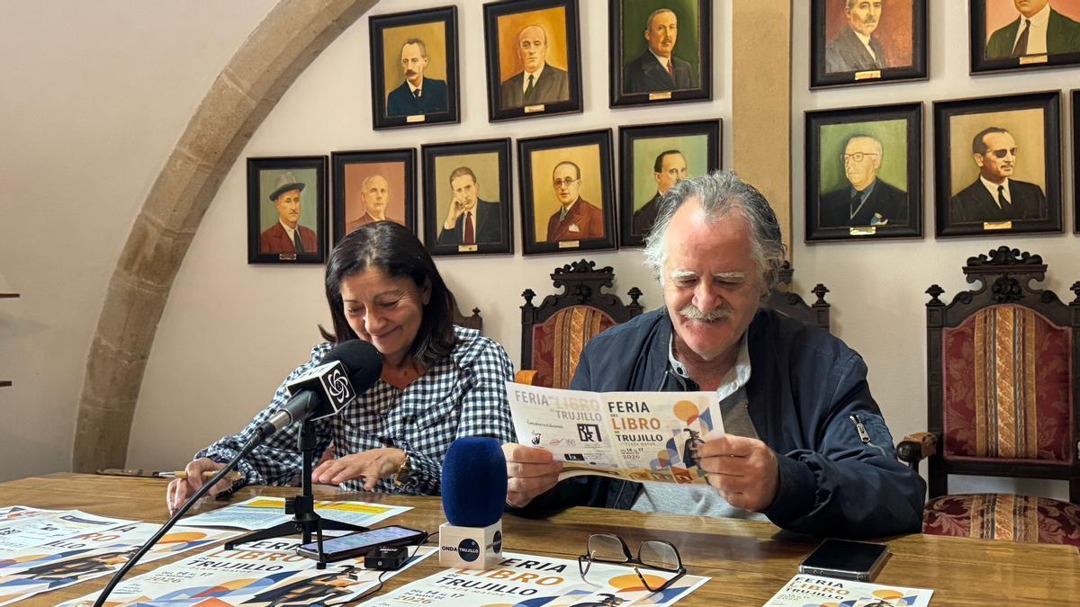 Consuelo Soriano y José Cercas en la presentación de la Feria del Libro de Trujillo