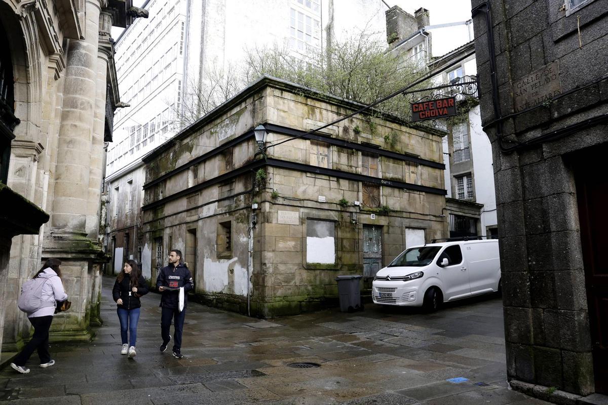 Edificio situado en el número 12 de San Paio de Antealtares, en el centro de Santiago, que acaba de obtener licencia de rehabilitación