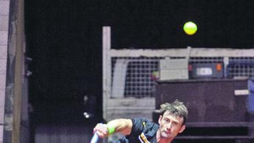 Juan Carlos Ferrero, durante el entrenamiento de ayer en el Palacio.