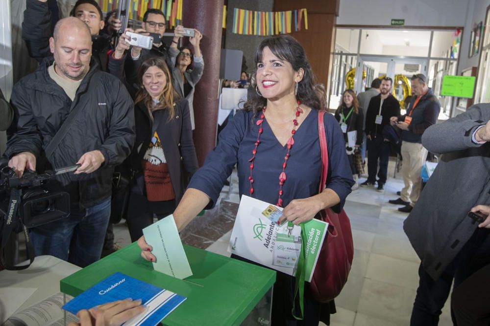 VOTA LA CANDIDATA A LA PRESIDENCIA POR ADELANTE ...