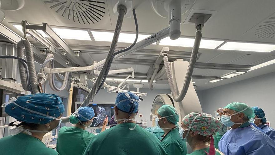 El Hospital Centro Médico de Asturias realiza la primera artrodesis lumbar asistida por un robot quirúrgico de alta precisión
