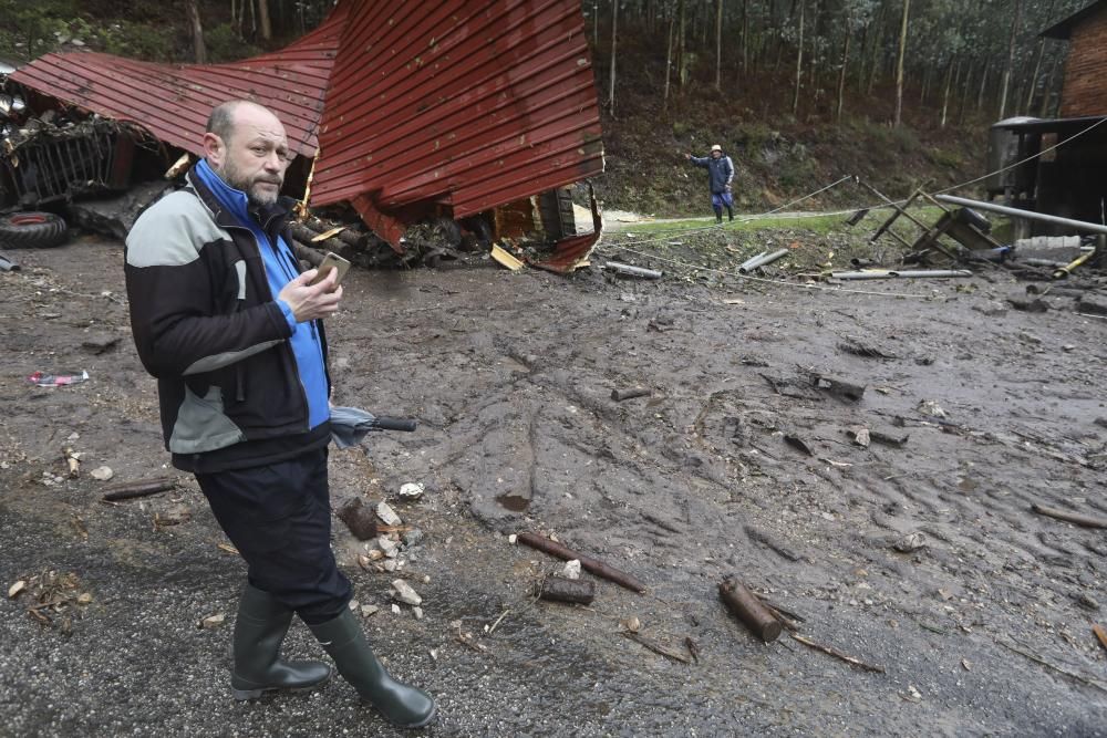 Temporal en Asturias: Un argayo sepulta una ganadería en Salas