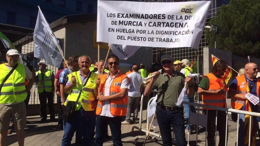 La huelga obliga a cancelar 4.606 exámenes de conducir en la Región desde junio