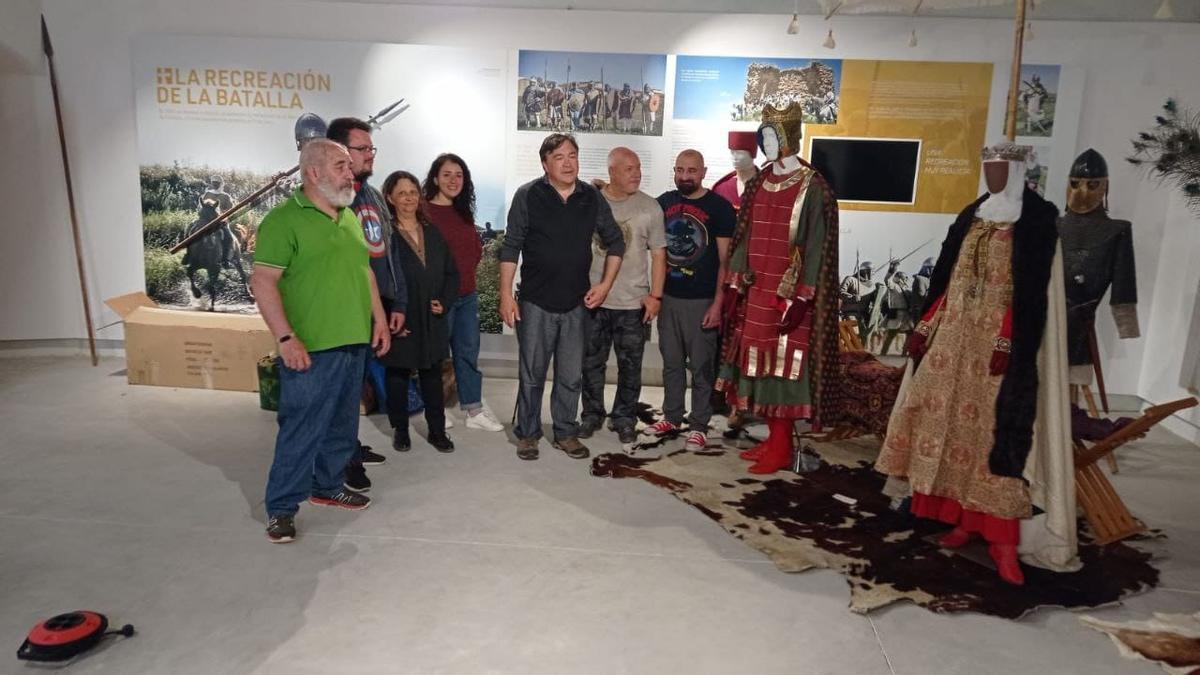 Tomás Guitarte, en su visita a la exposición del centro de recreación de Cutanda.