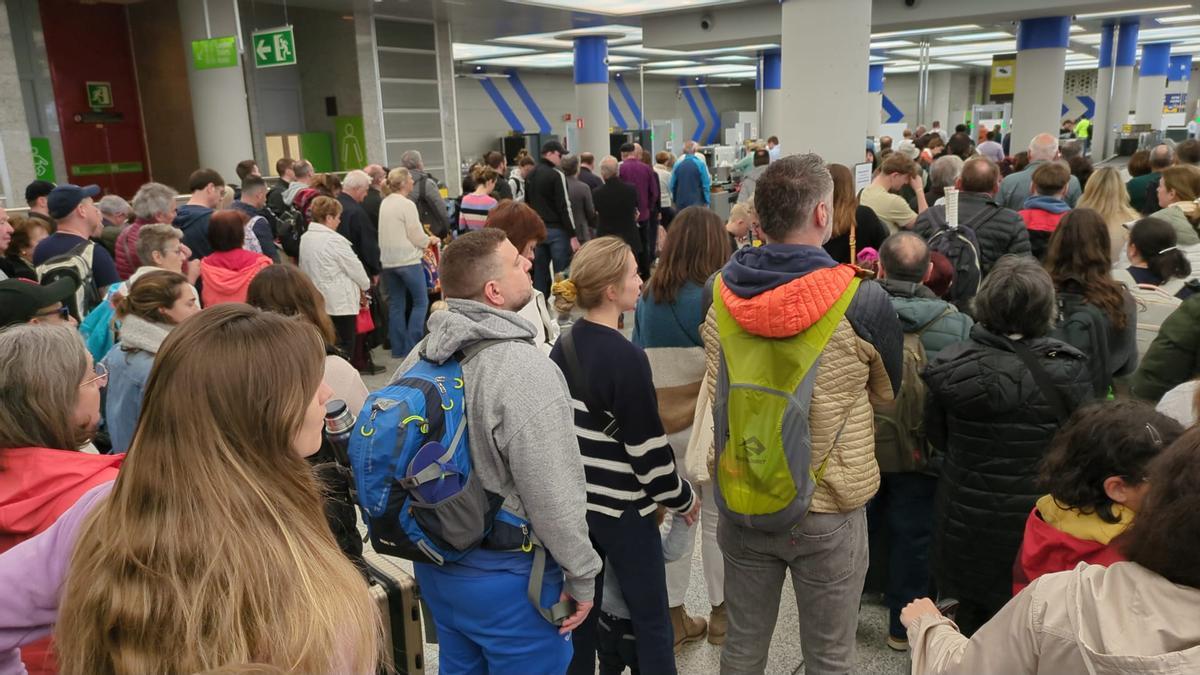 Colas en los filtros de seguirdad del aeropuerto