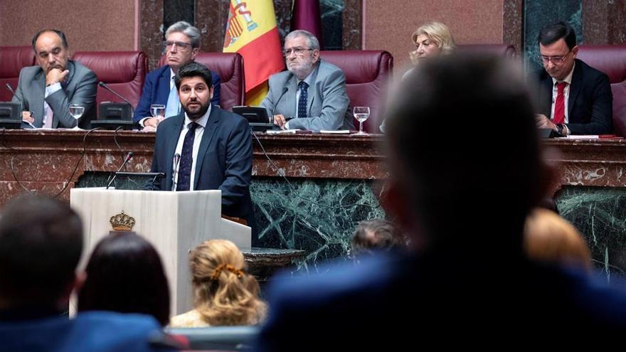 El veto de Vox en Murcia hace temblar al PP en Madrid