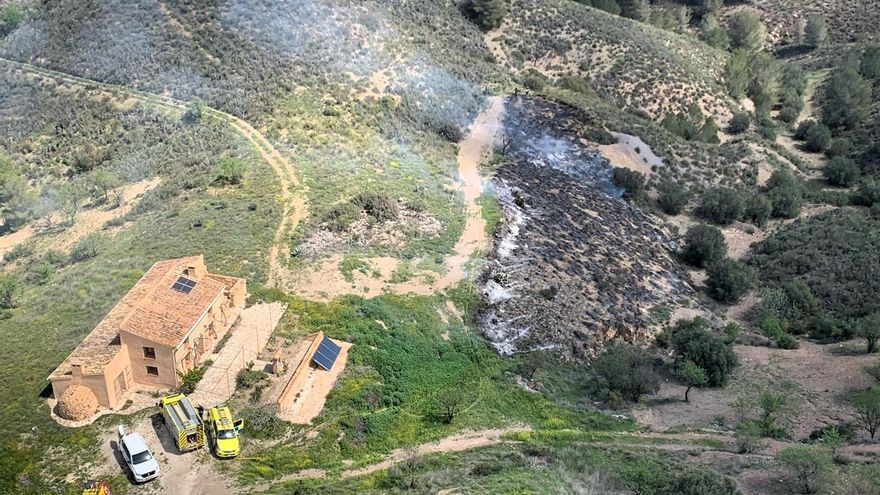 Arden casi 1.800 metros cuadrados de terreno forestal en la pedanía lorquina de Humbrías